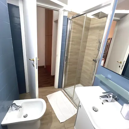 Milanoflats - New Beautiful Fully Equipped With A View Of Piazza San Camillo - 5 Minutes From Station, M2, M3, Airport Shuttle Milan